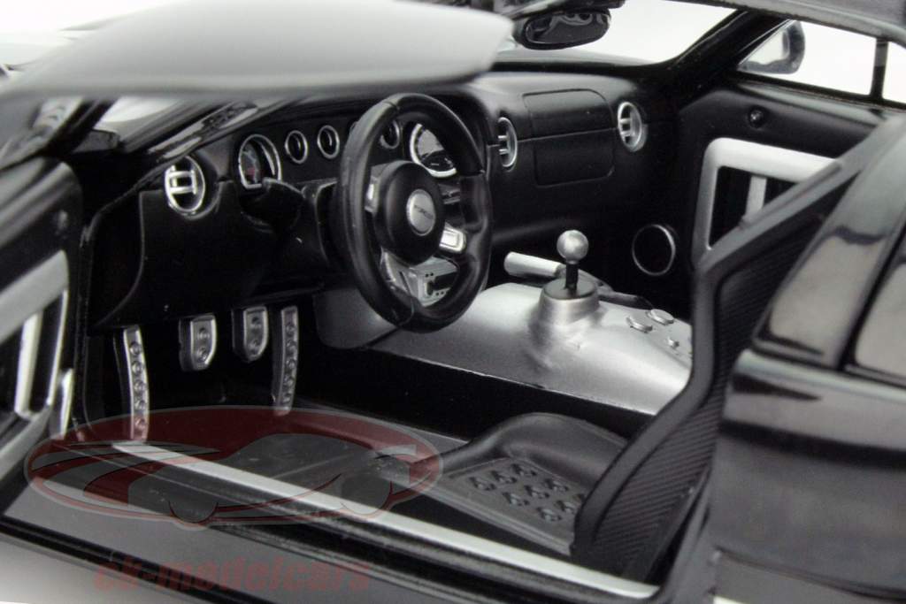 Ford GT Year 2004 black / white 1:18 AUTOart