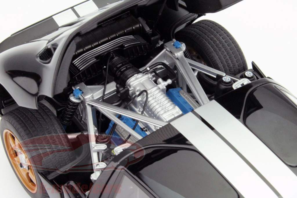 Ford GT År 2004 sort / hvid 1:18 AUTOart