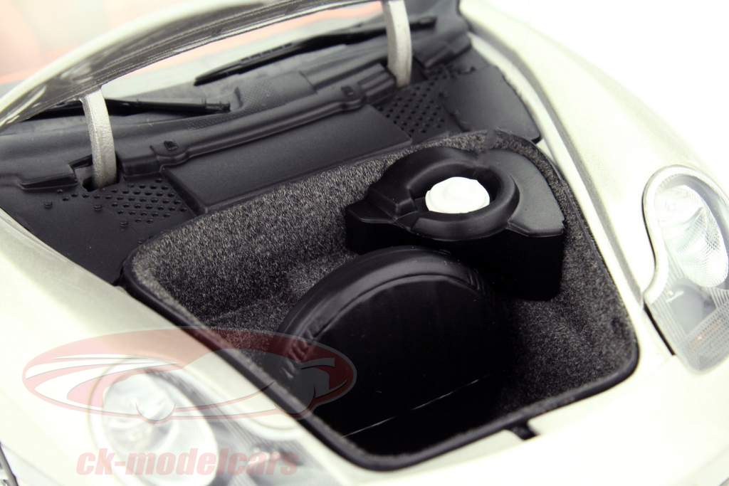 Porsche Boxster 986 Cabriolet d'argento 1:18 AUTOart