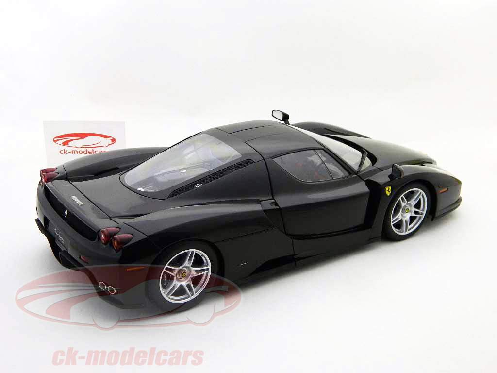 Ferrari Enzo modello 2002 nero / nero 1:12 Kyosho