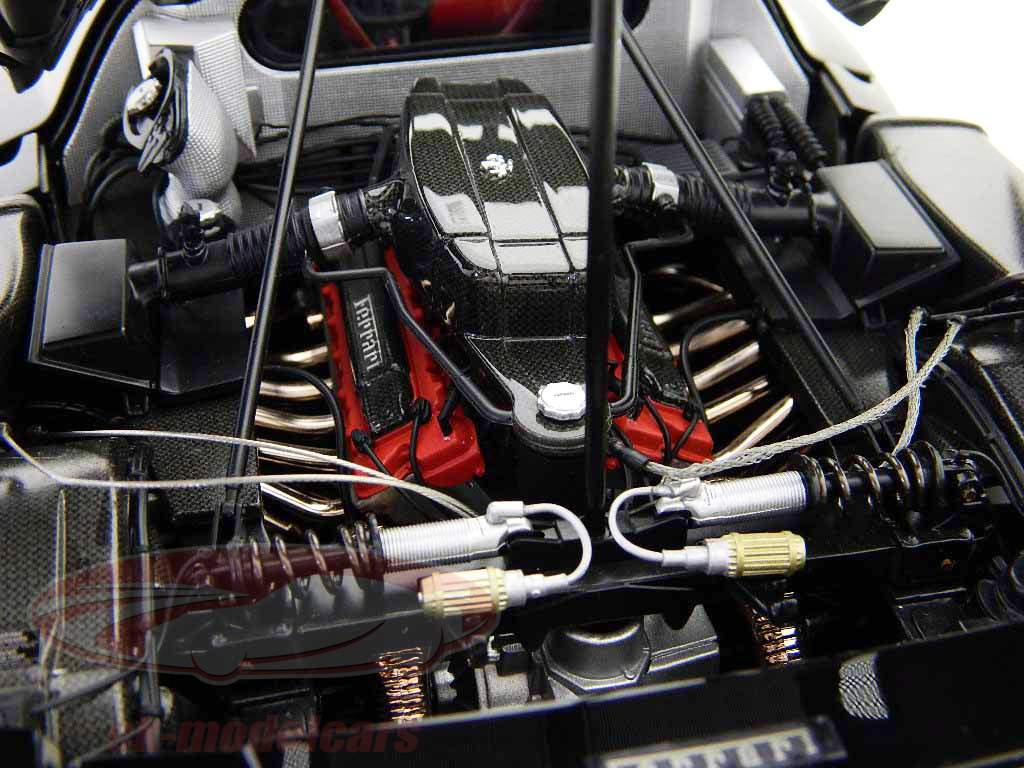 Ferrari Enzo modello 2002 nero / nero 1:12 Kyosho