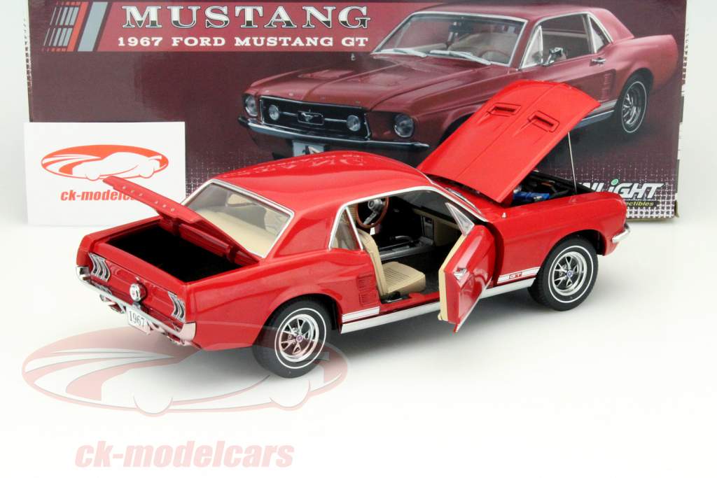 Ford Mustang GT Год 1967 красный 1:18 Greenlight