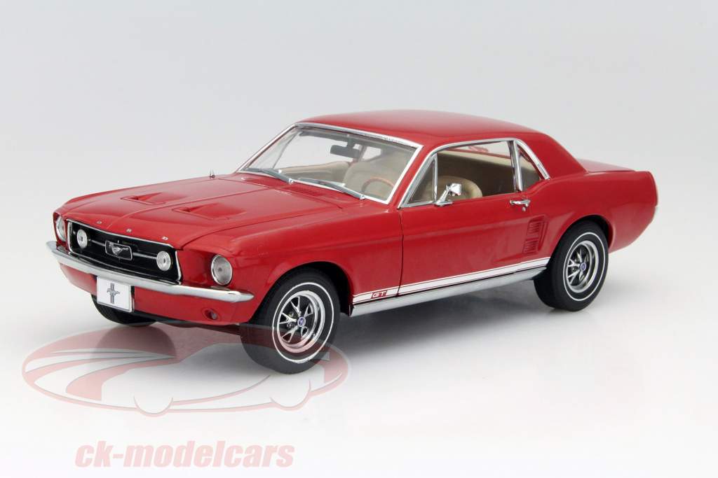 Ford Mustang GT Год 1967 красный 1:18 Greenlight