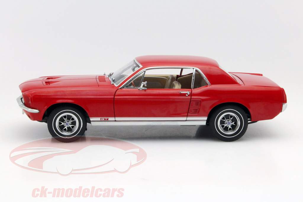 Ford Mustang GT Год 1967 красный 1:18 Greenlight