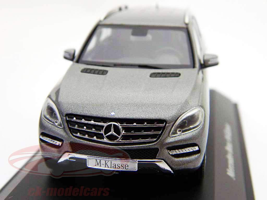 Mercedes-Benz ML-Class silver 1:43 Minichamps