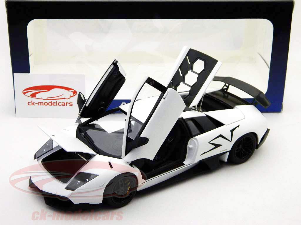 AUTOart 1:18 Lamborghini Murcielago LP670-4 SV Year 2009