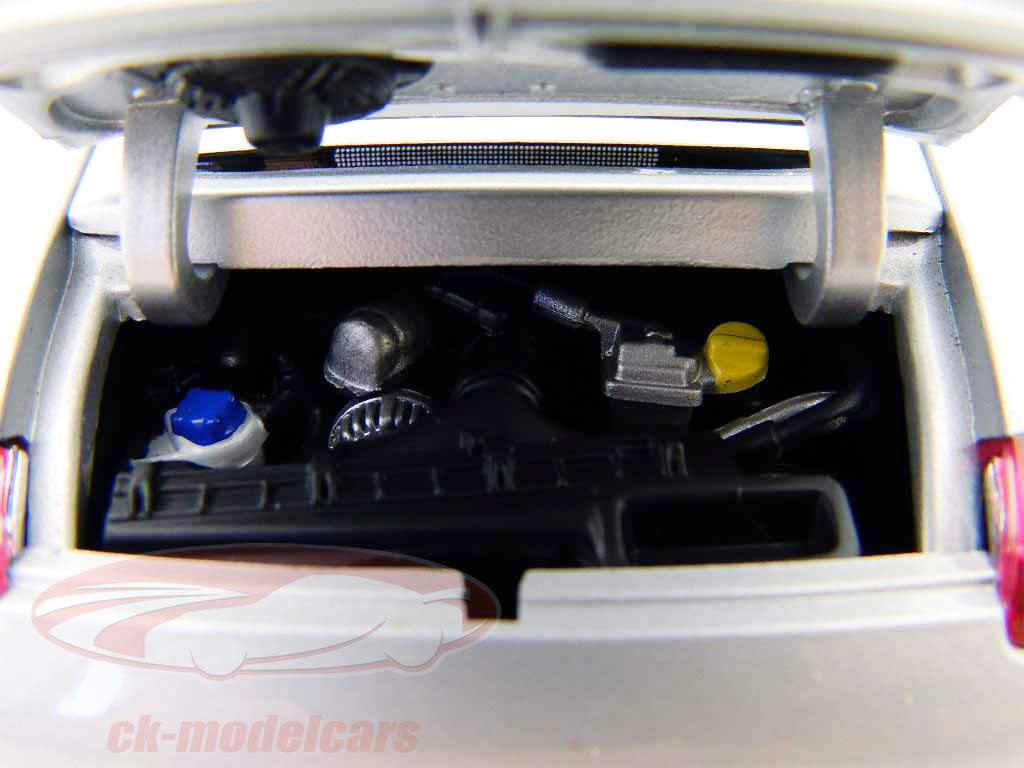 AUTOart 1:18 Porsche 977 GT3 silver 77997 model car 77997