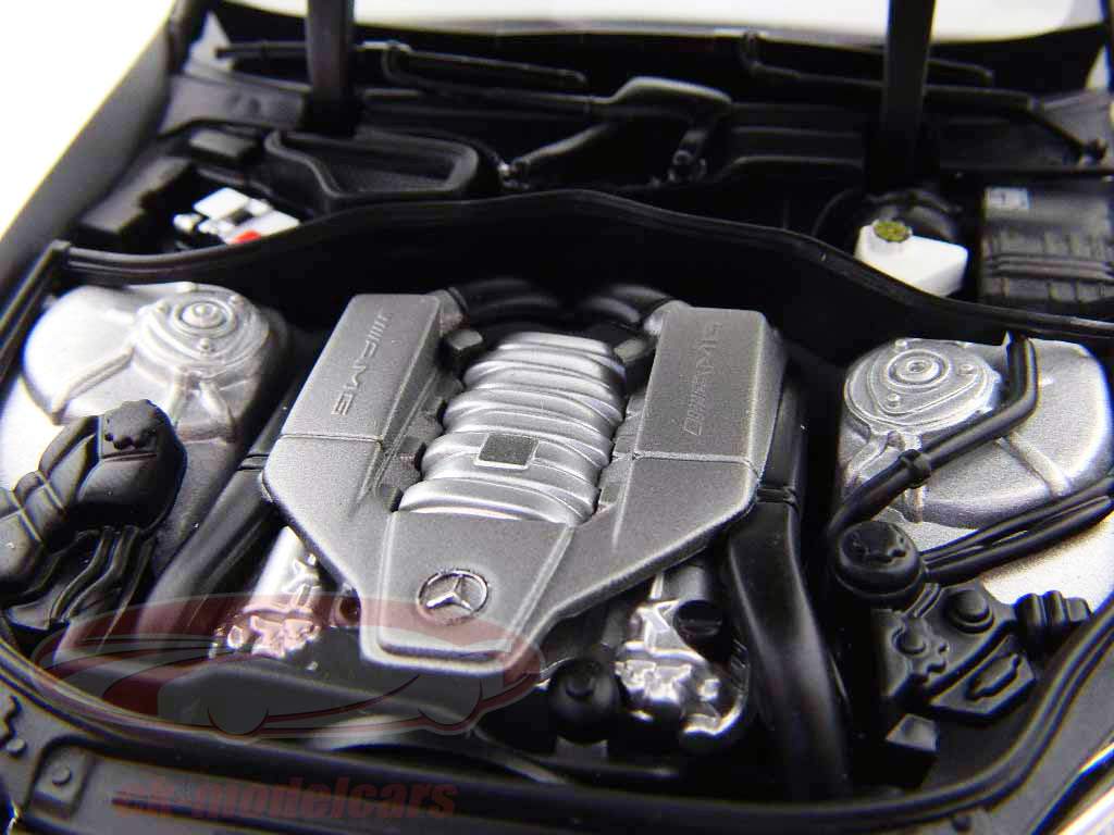 Mercedes-Benz S63 AMG silber / silver 1:18 AutoArt