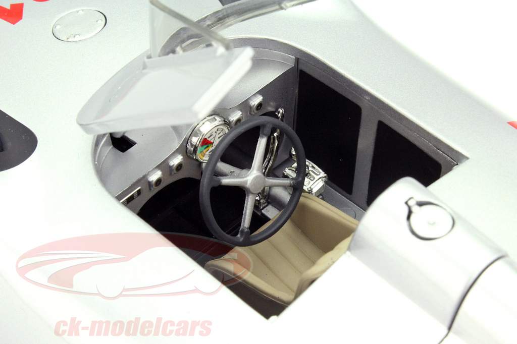 Auto Union Typ C Stromlinie #31 argent 1:18 Revell