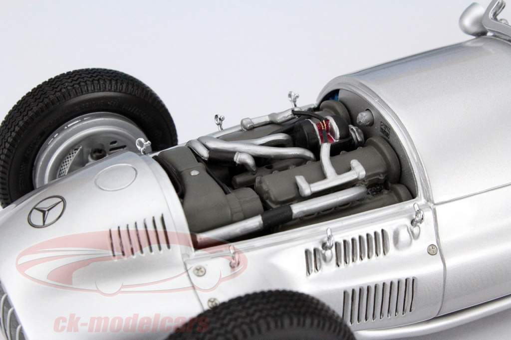 CMC1/18メルセデスベンツW165 1/18 Scale CMC Mercedes Bemz W165, 1938 Der grosse Sieger