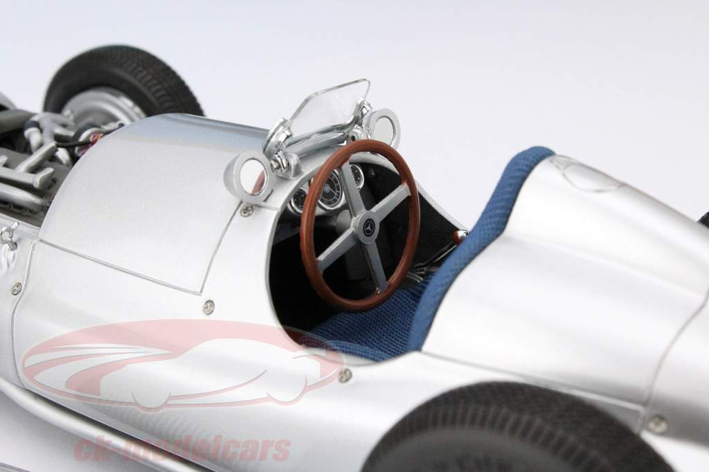 CMC 1:18 メルセデスベンツW165＃2トリポリ式1の勝者1939 分 M