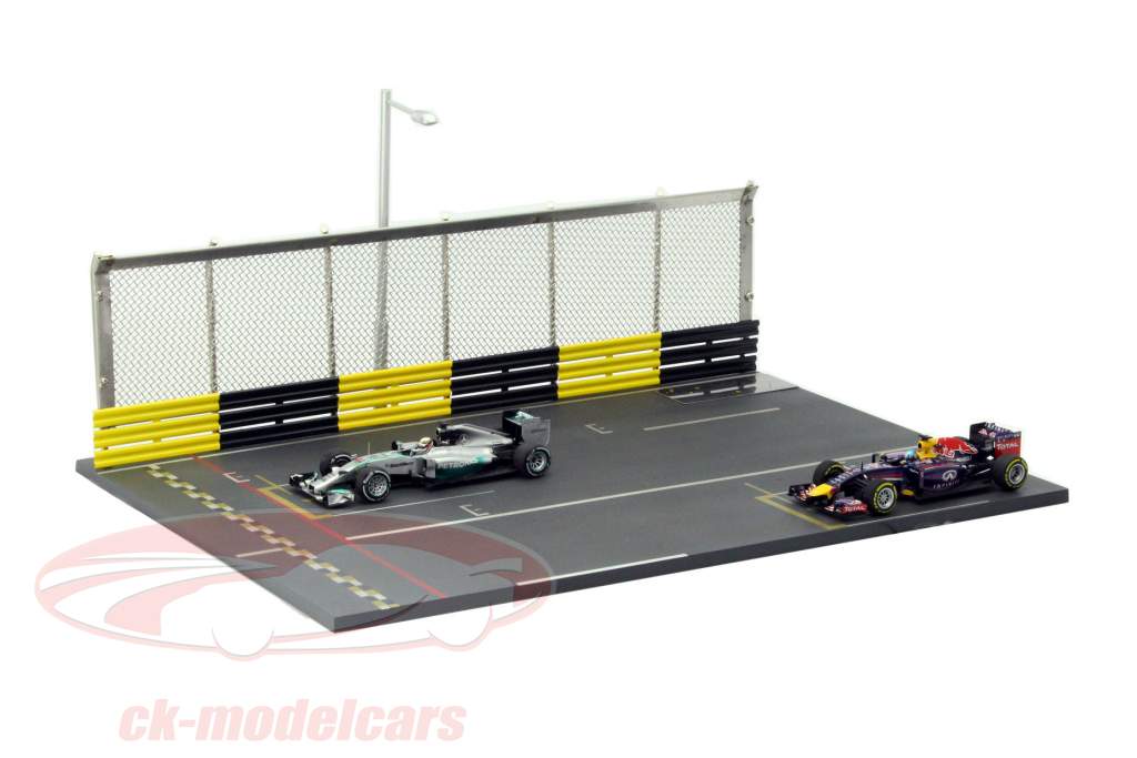 Racetrack Diorama Set Starting / Finish Line 1:43 Tiny
