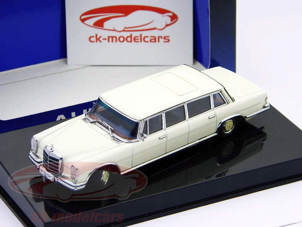 Mercedes-Benz 600 LWB (W100) Pullman branco / branco AutoArt 1:43