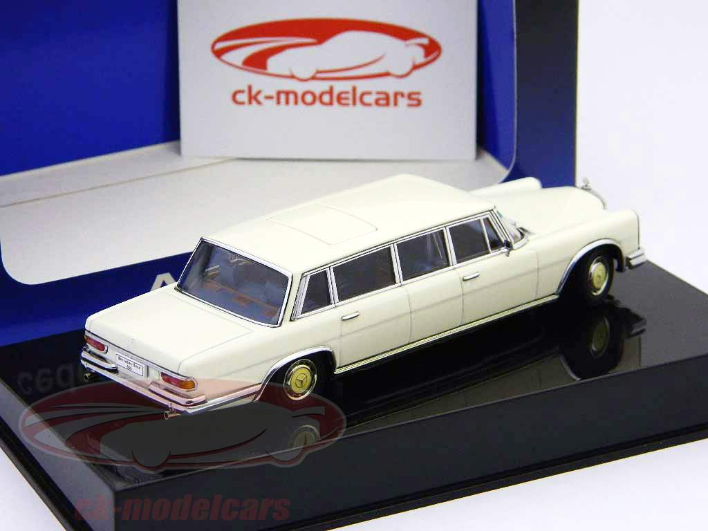 Mercedes-Benz 600 LWB (W100) Pullman branco / branco AutoArt 1:43