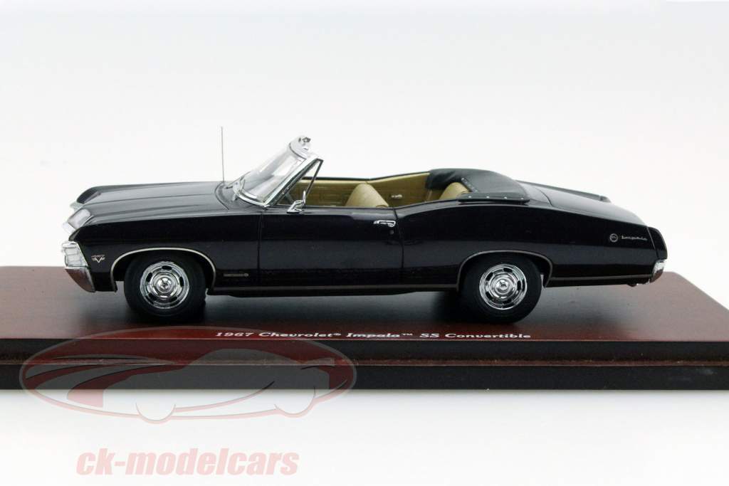 Chevrolet Impala SS Convertible Baujahr 1967 dunkellila metallic 1:43 TrueScale