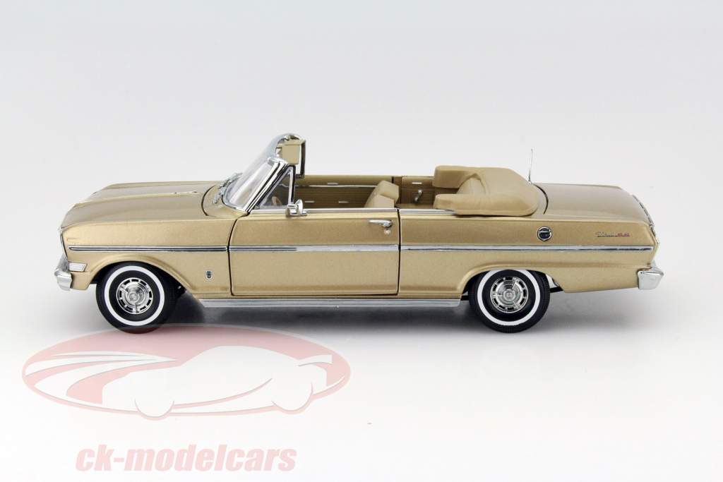 Chevrolet Nova Open Convertible Année 1963 or 1:18 SunStar