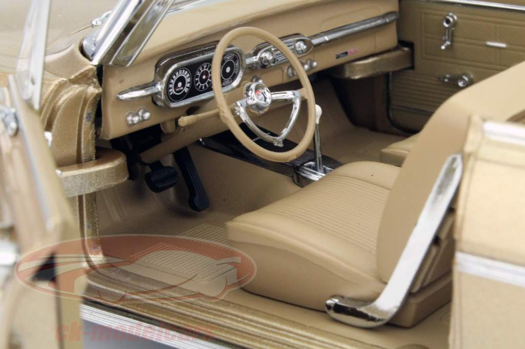 Chevrolet Nova Open Convertible Année 1963 or 1:18 SunStar