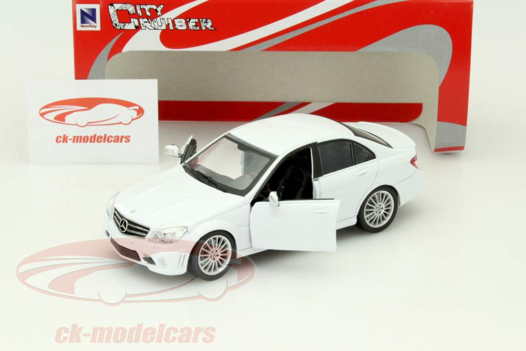 Mercedes-Benz C63 AMG Baujahr 2008 weiß 1:24 NewRay