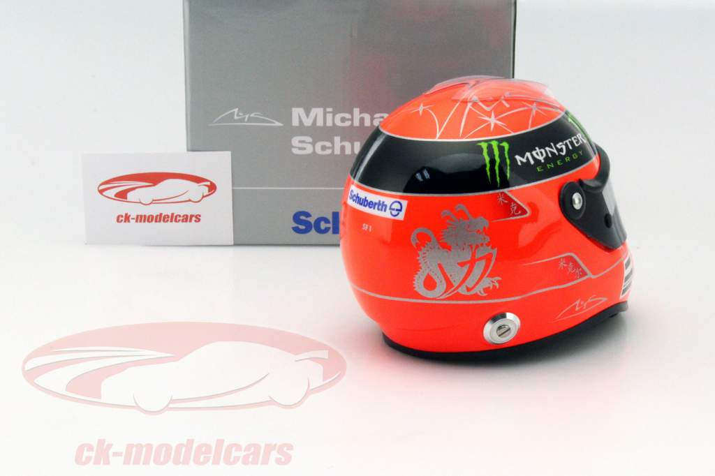 Schumacher Mercedes GP Formule 1 2011 1:02 casque Schuberth