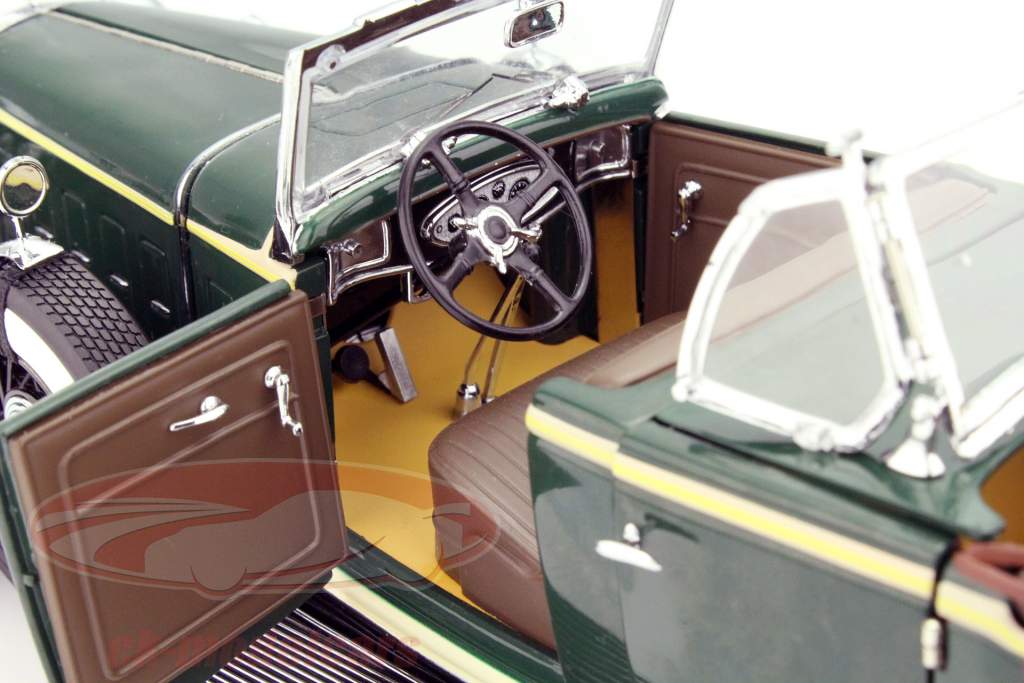 Ford Lincoln KB Год 1932 зеленый 1:18 SunStar