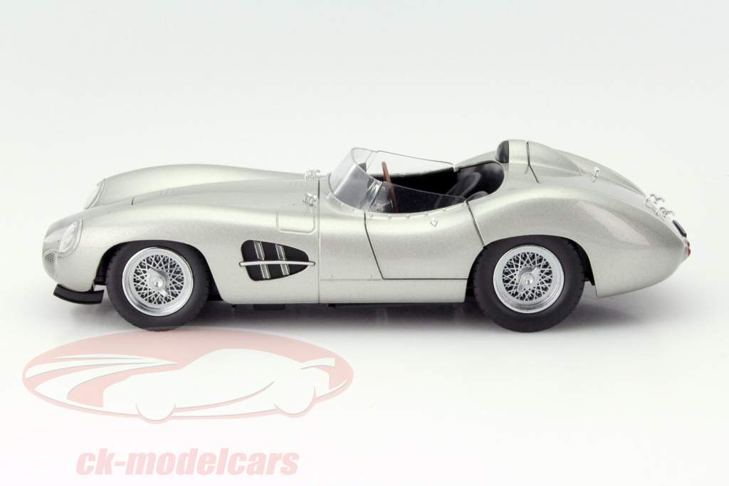 Aston Martin DBR1 イヤー 1959 銀 1:18 ShelbyCollectibles