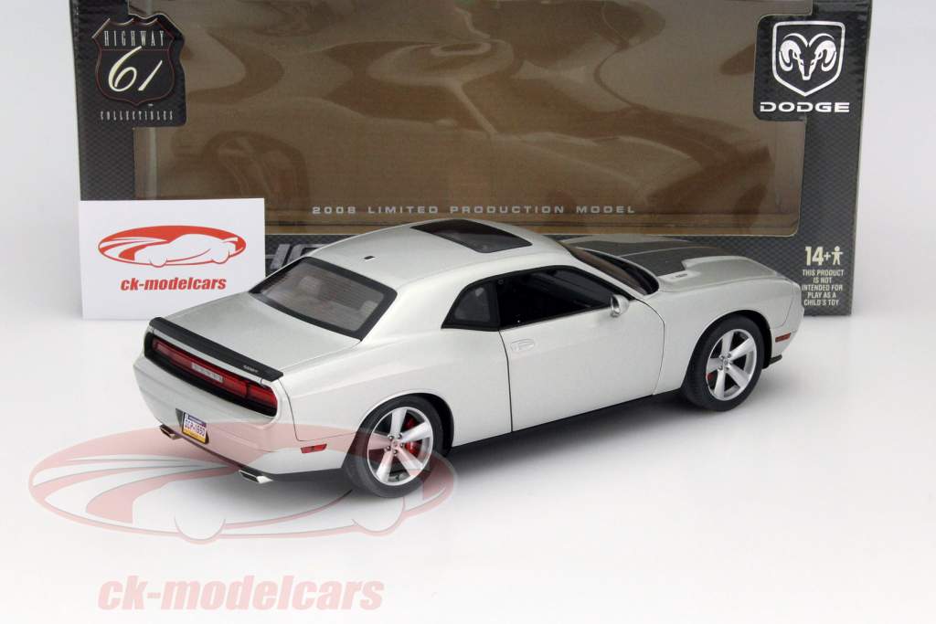 Dodge Challenger SRT8 Año 2008 plata 1:18 Highway 61