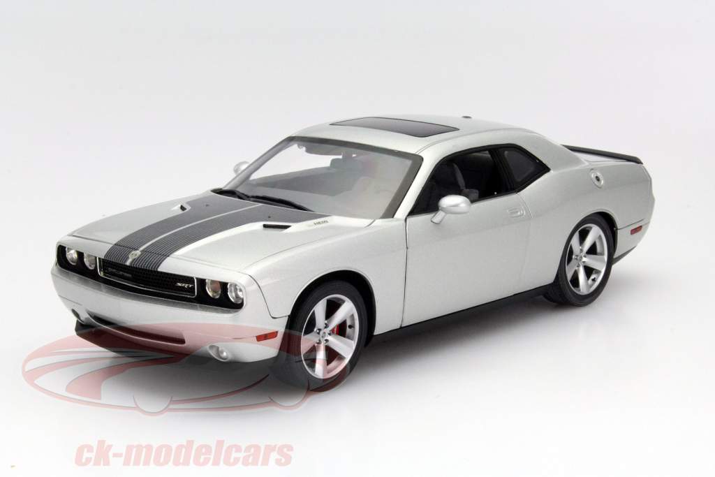 Dodge Challenger SRT8 Anno 2008 argento 1:18 Highway 61