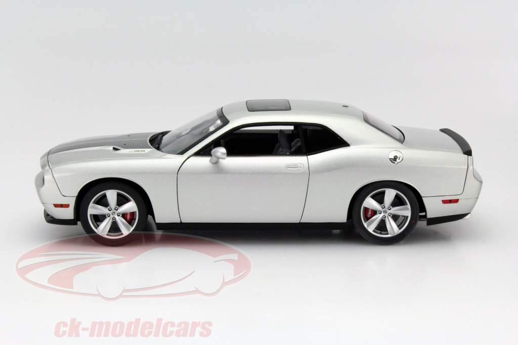Dodge Challenger SRT8 An 2008 argent 1:18 Highway 61