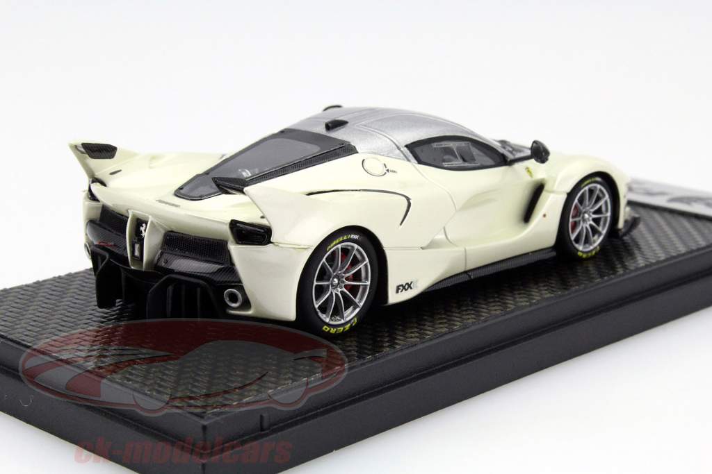 Ferrari FXX K 新年 2015 白 / 银 1:43 BBR