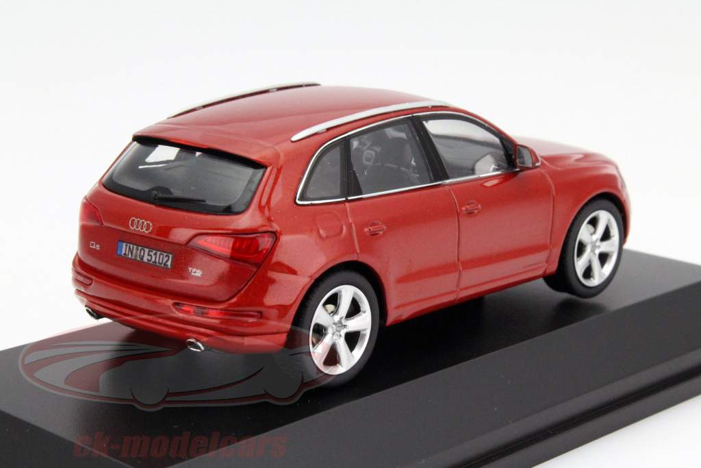 Audi Q5 Jaar 2013 Volcano Red 1:43 Schuco