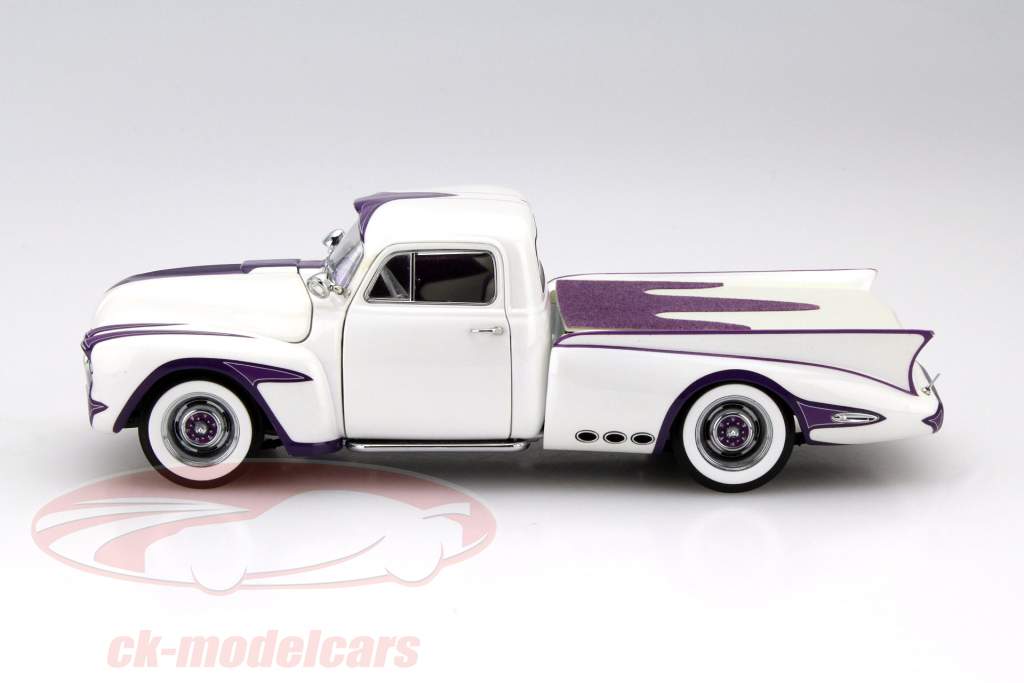 Dream Truck purper / wit 1:24 Danbury Mint