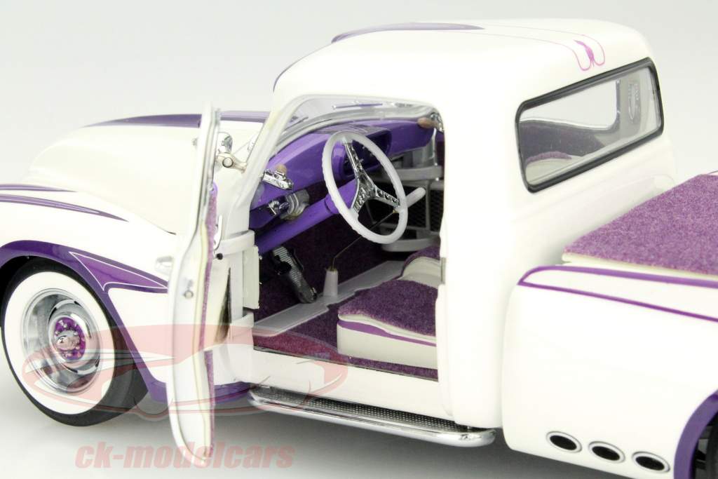 Dream Truck purper / wit 1:24 Danbury Mint