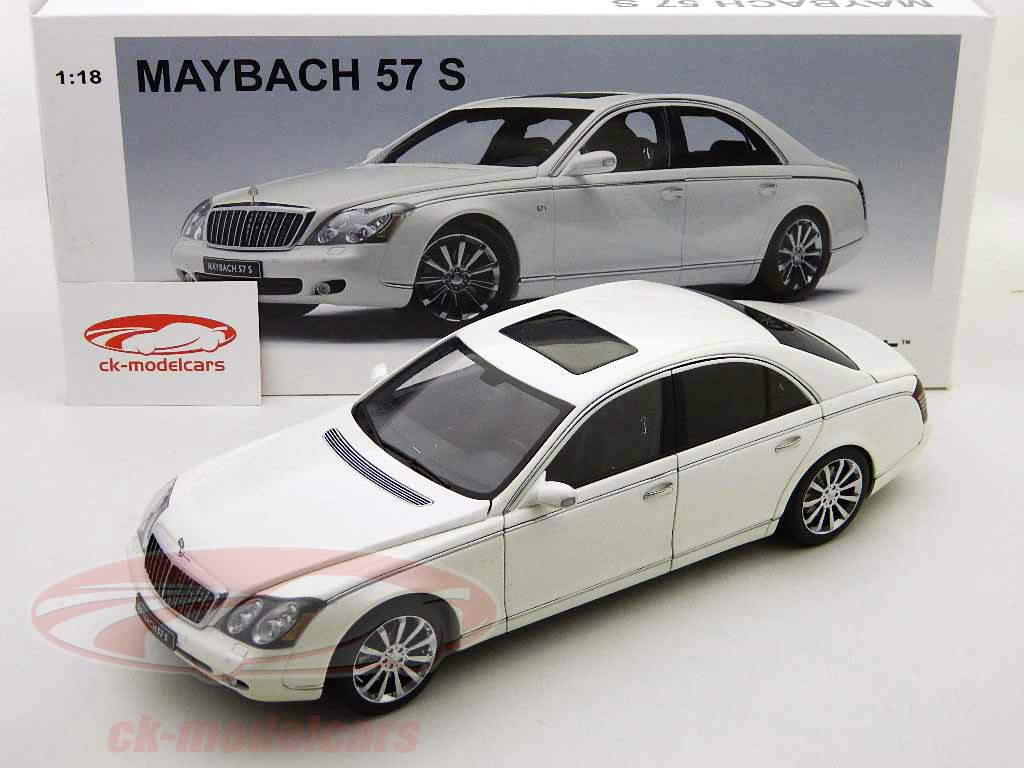 Maybach 57 S modello 2005 bianco / bianco 1:18 AutoArt