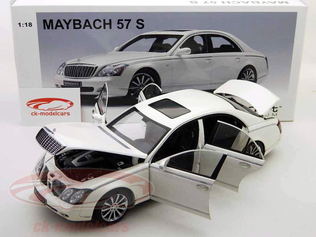 Maybach 57 S modelo 2005 branco / branco AutoArt 1:18