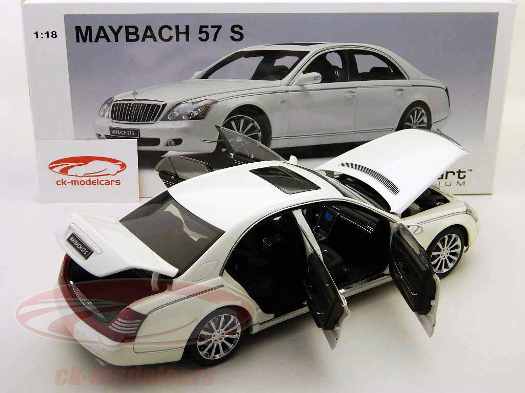 Maybach 57 S modello 2005 bianco / bianco 1:18 AutoArt