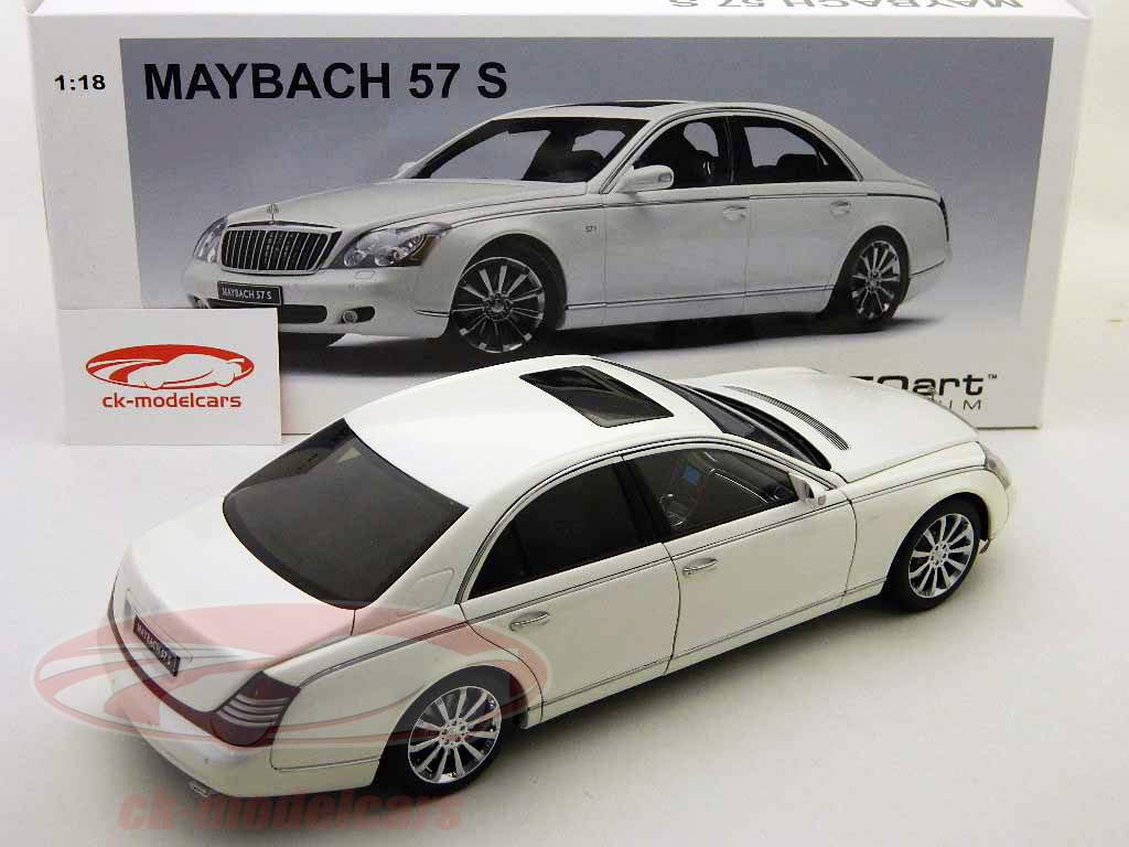 Maybach 57 S modelo 2005 branco / branco AutoArt 1:18