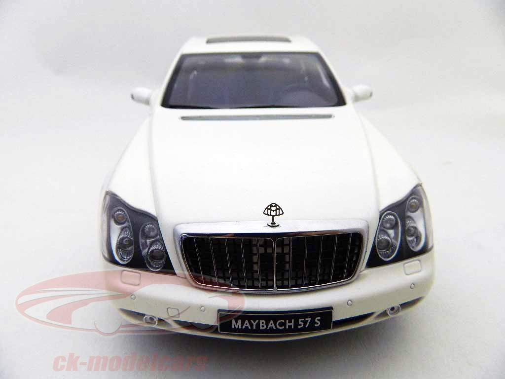 Maybach 57 S modèle 2005 blanc / blanc 1:18 AutoArt