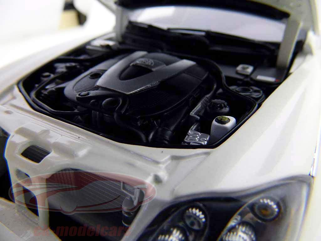 Maybach 57 S modelo 2005 branco / branco AutoArt 1:18