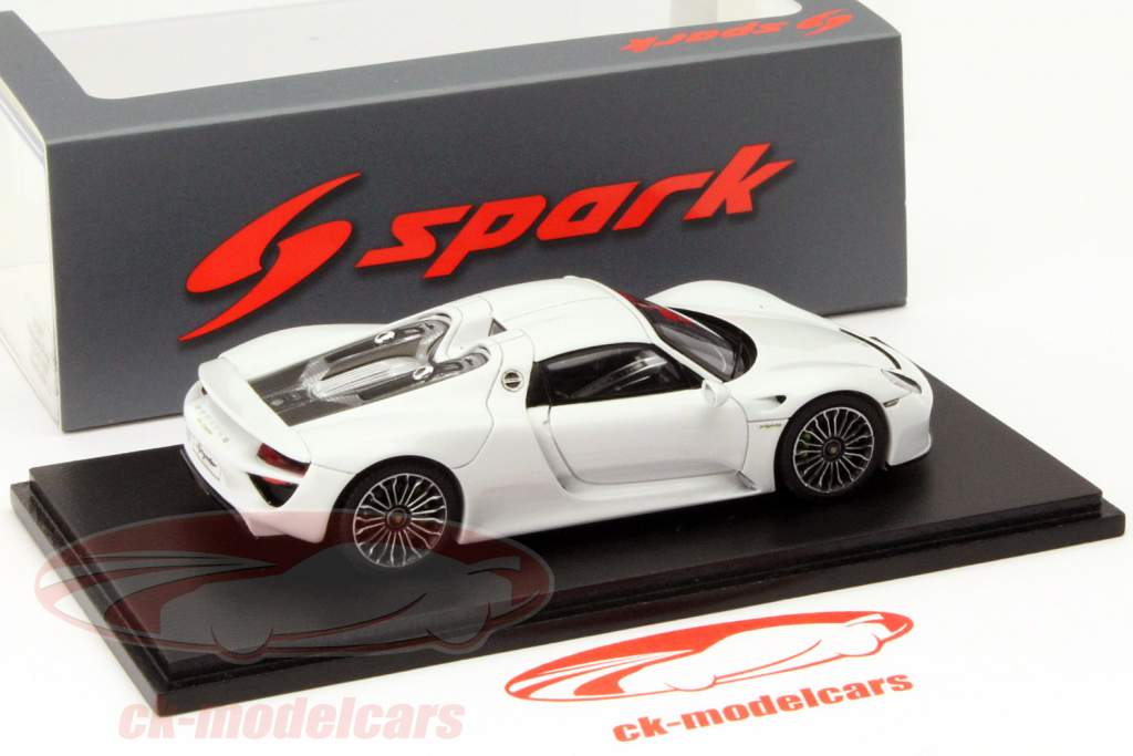 Porsche 918 Spyder Baujahr 2014 hellgrau 1:43 Spark