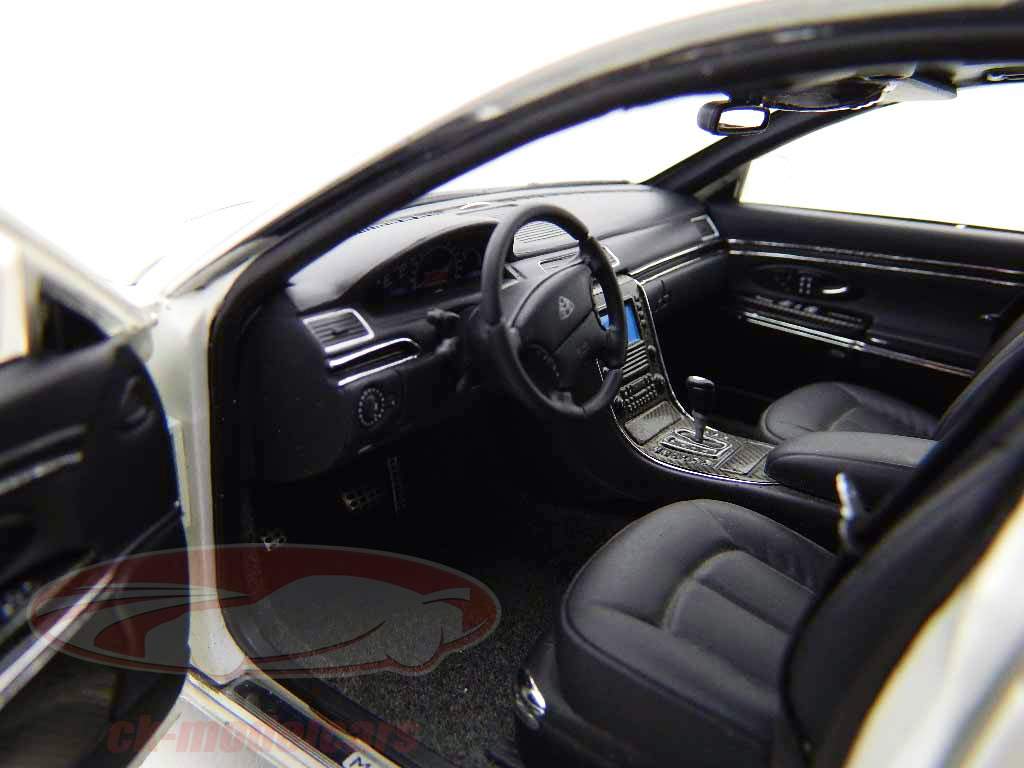Maybach 57 S modelo 2005 branco / branco AutoArt 1:18