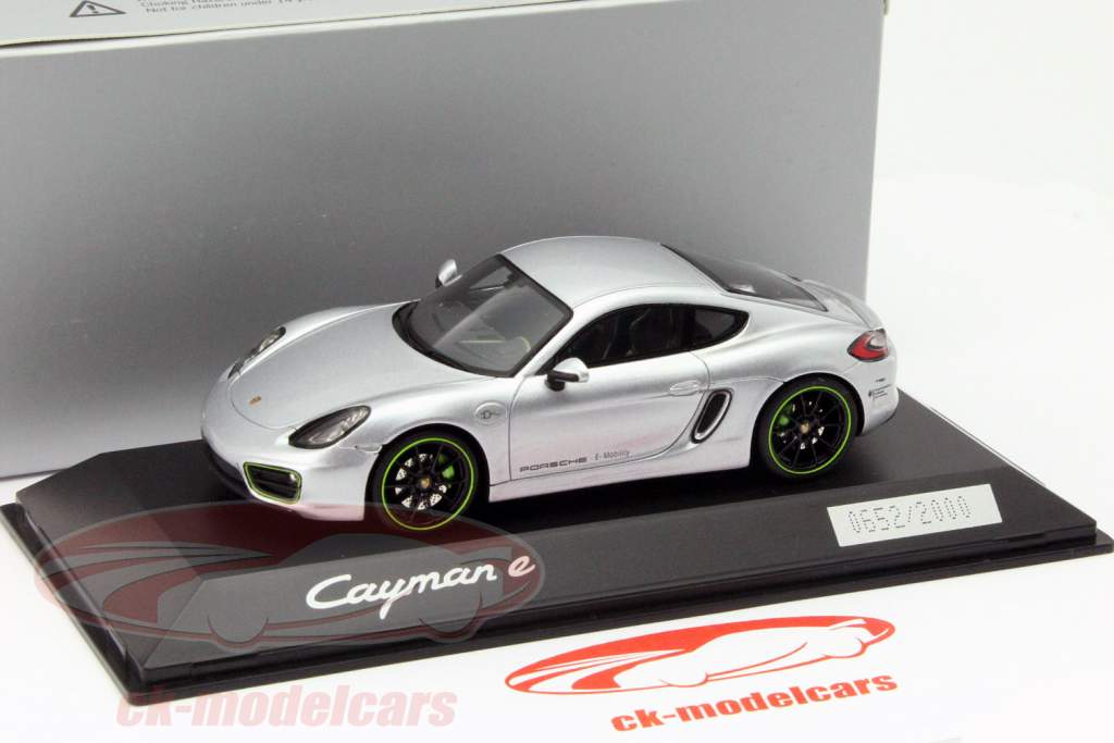 保时捷 Cayman e 银色 1:43 Spark