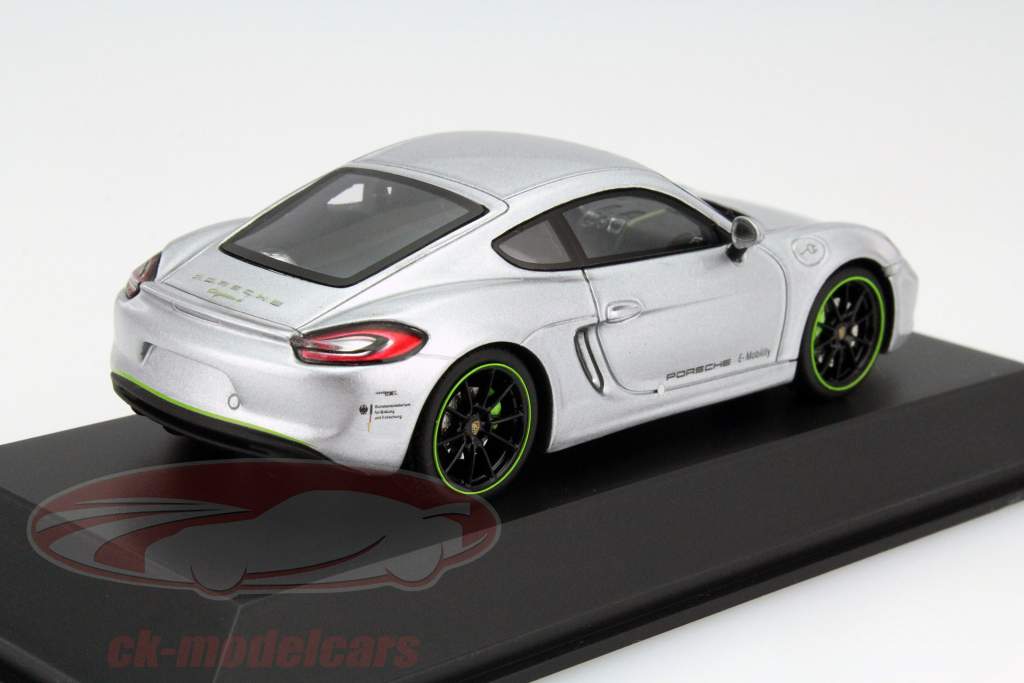 保时捷 Cayman e 银色 1:43 Spark