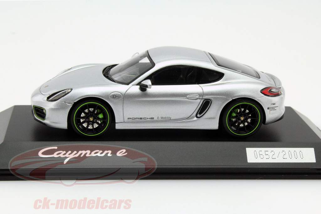保时捷 Cayman e 银色 1:43 Spark