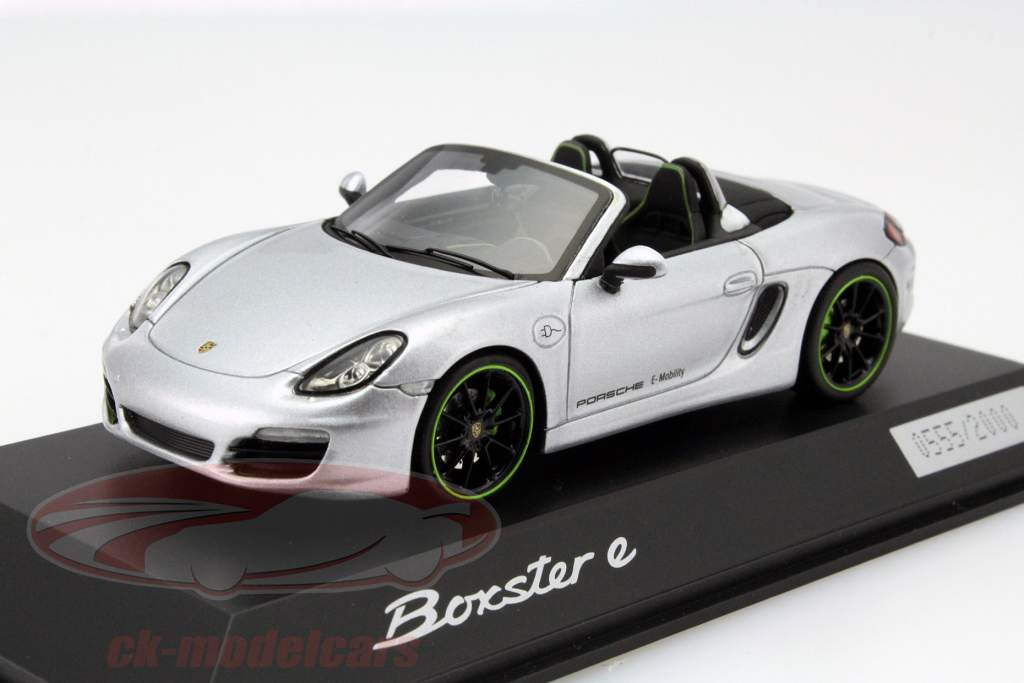 保时捷 Boxster e 银色 1:43 Spark