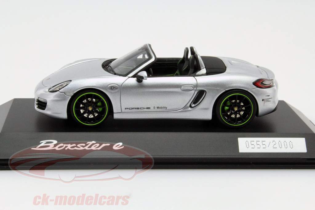 保时捷 Boxster e 银色 1:43 Spark