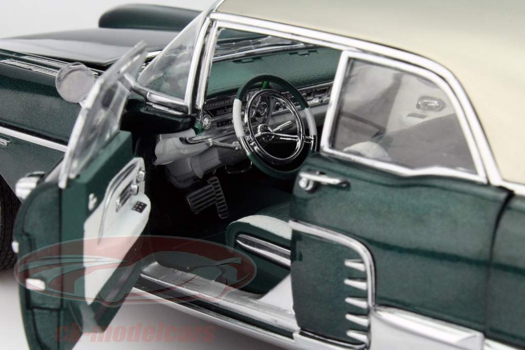 Cadillac Eldorado Brougham 新年 1957 绿 1:18 SunStar