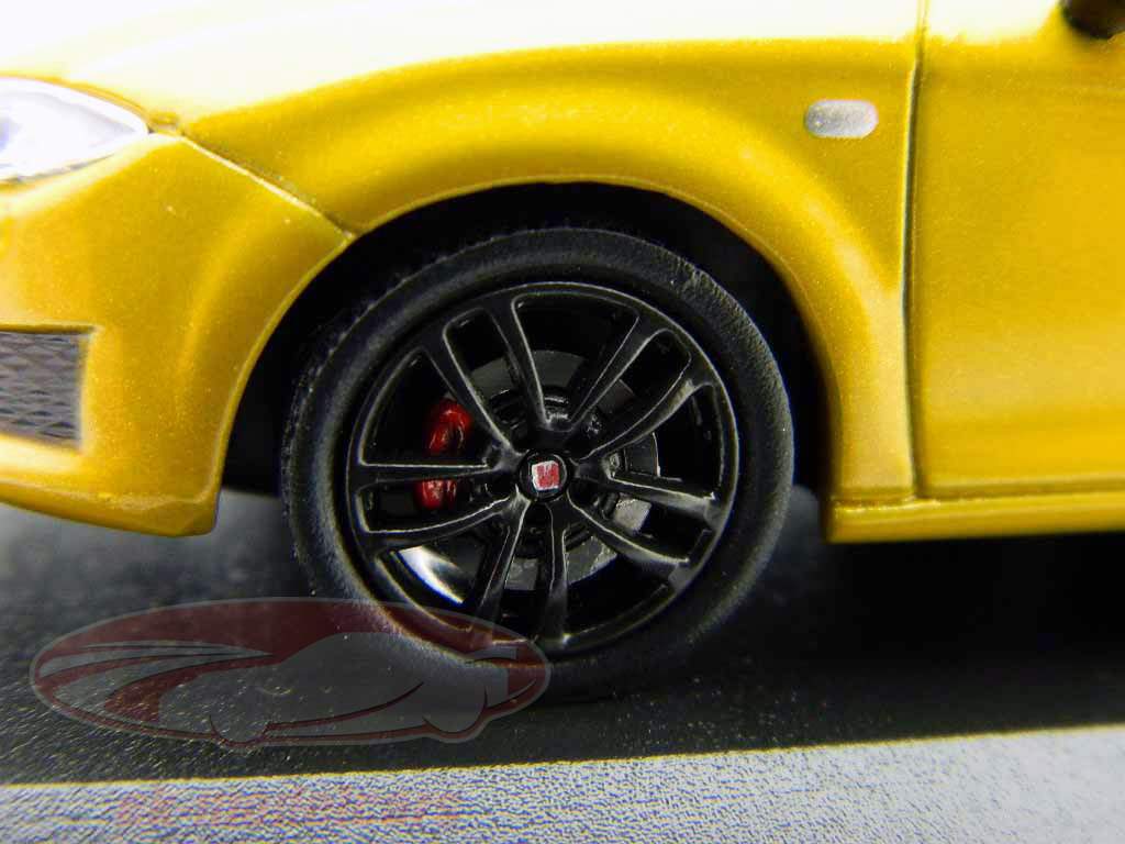 座位莱昂CUPRA R制造年份2011年黄金金属1:43渔民