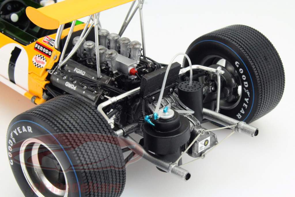 Spark 1:18 Denis Hulme McLaren M7A #1 Winner Canada GP
