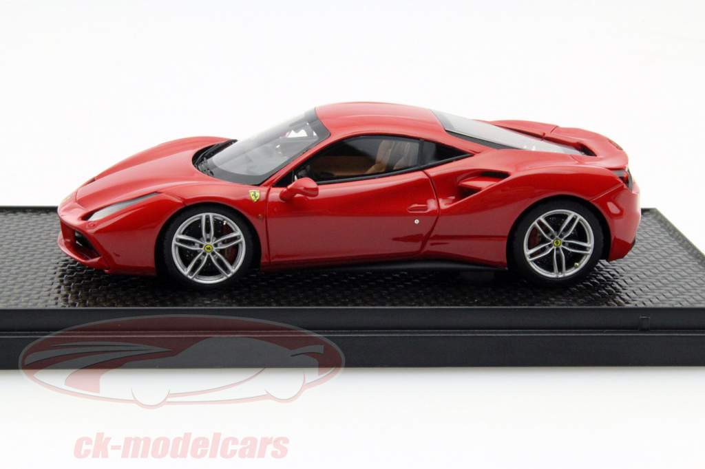 Ferrari 488 GTB Год 2015 красный 1:43 BBR