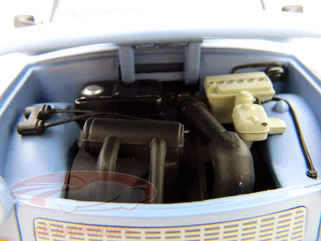 Trabant 601 Universal hellblau / lightblue 1:18 SunStar